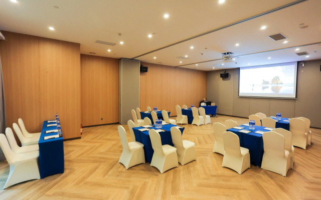 Holiday Inn Express Shanghai Xuhui Binjiang by IHG