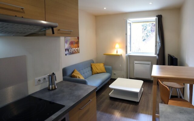1bd Apartment Right Downtown