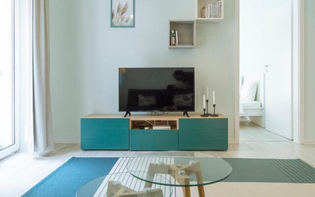 Spacious and Quiet - City Center Apartment