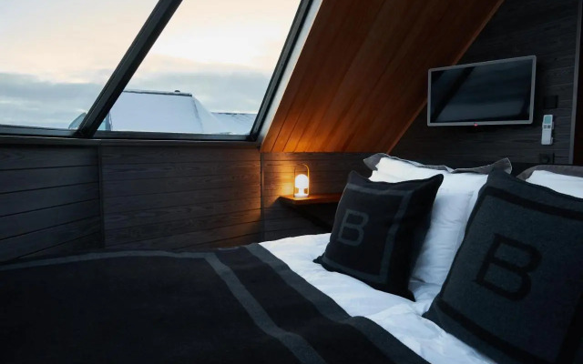 Arctic Land Glass Igloos