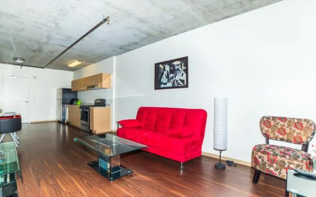 Hollywood Sierra Apartment