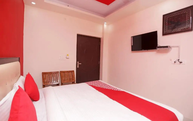 Super OYO 14332 Raj Palace