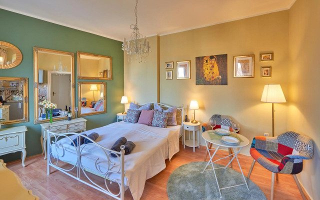 Old City Romantic Studio