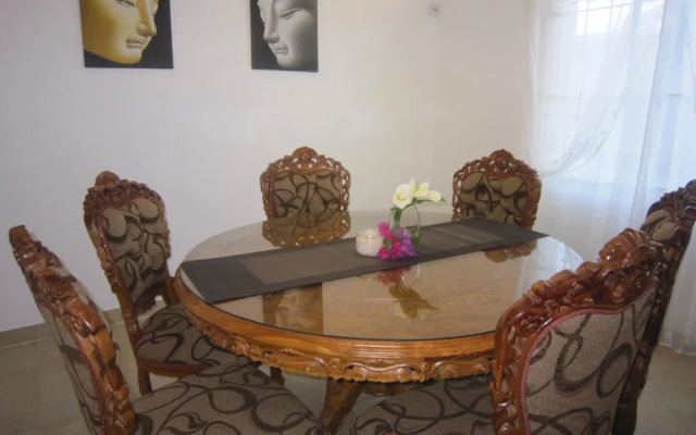 Jolie Villa Santa