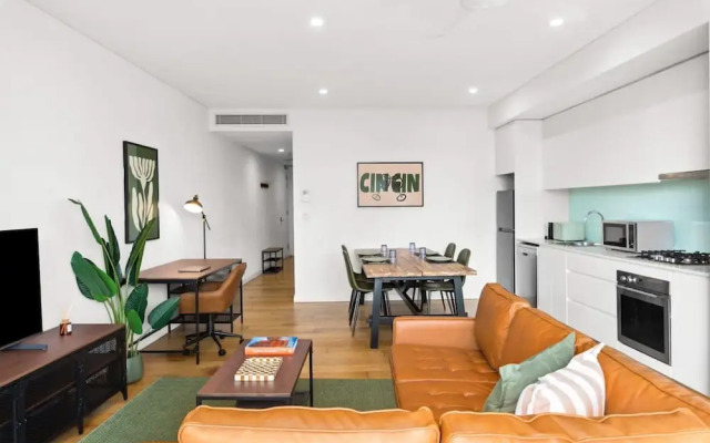 Central Charming 2 Bedrooms With Balcony Aircon