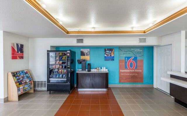 Quality Inn & Suites Port Lavaca near Lighthouse Beach