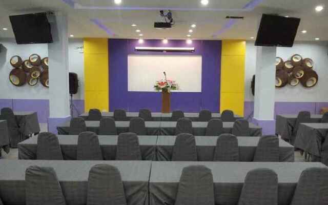 C2U Hotel Uthai Thani - Adults Only