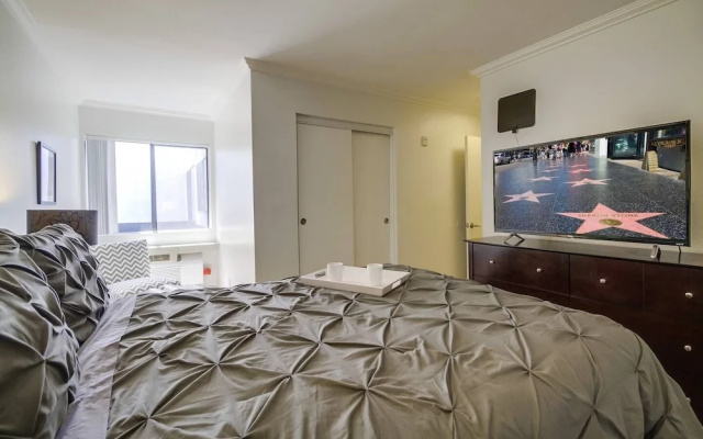 (70% off) - On Hollywood Walk Of Fame! - 2BR/2BATH - Free Parking! (D2)