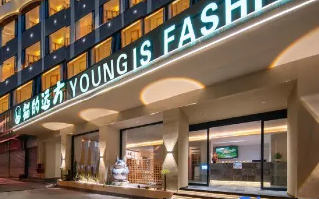 Cat's Distance Hotel (Dali Erhai Park High Speed Rail Station)