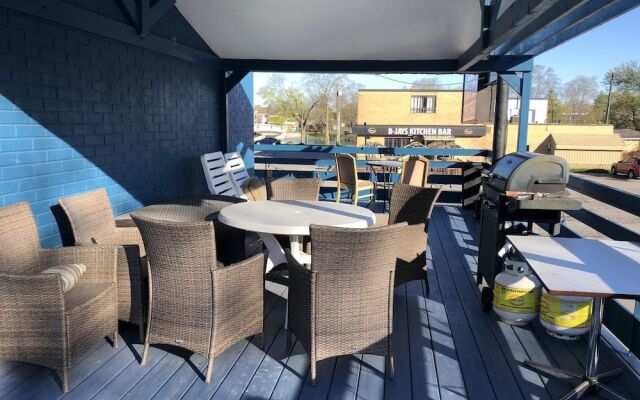 Niagara Parkway Court Motel