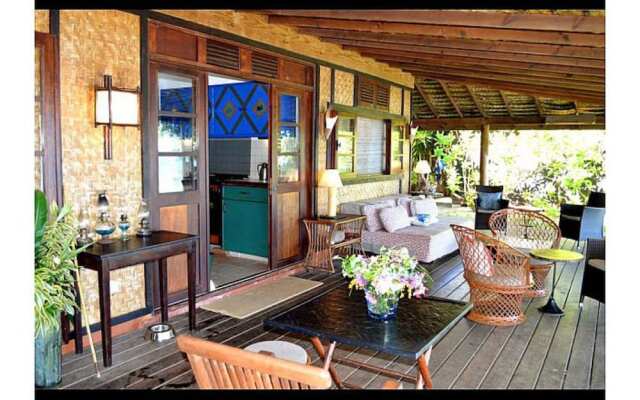 Fare Upu beach front cottage - Moorea