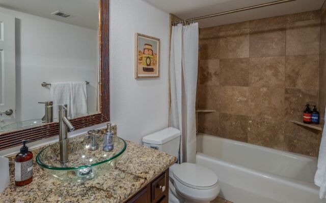 Sleek 2BR Townhome Old Town by WanderJaunt