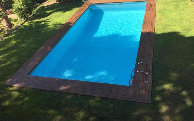 apartamento aislado jardín y piscina