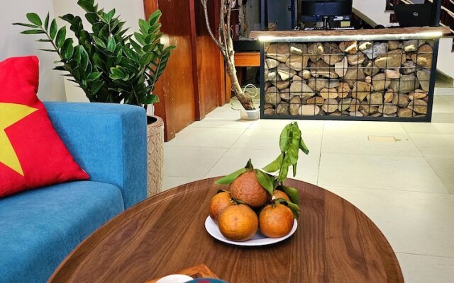 Frontier Hostel & Tours