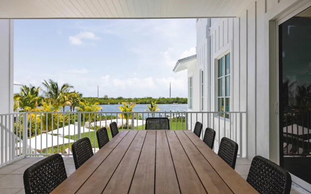 New Waterfront Home - Dreamside House