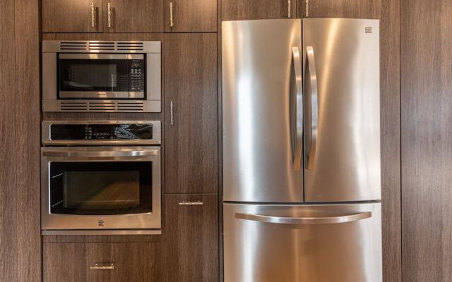 P1 - Private Hot Tub - 3 Bedroom Home - Mountain View