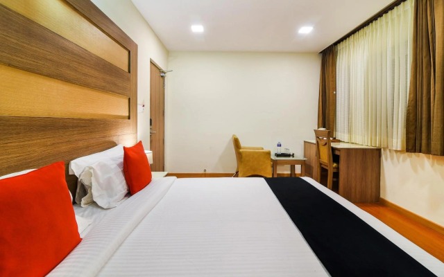 Super OYO Capital O 37664 Hotel Grand Plaza