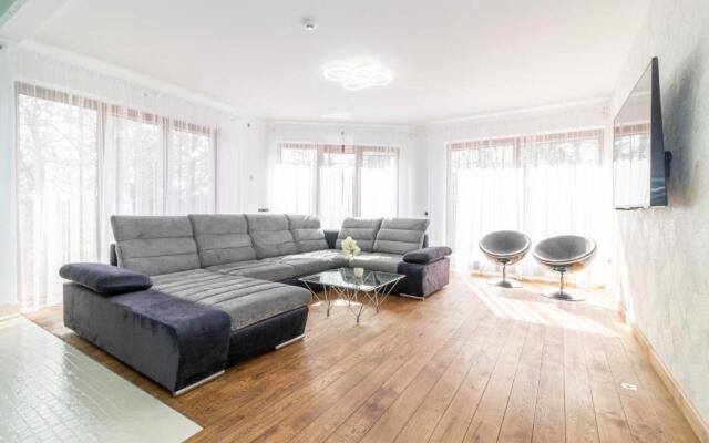 Gentle Brezze Apartment, By Cohost