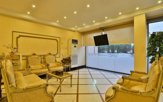 OYO 318 Azure Plaza Furnished Units