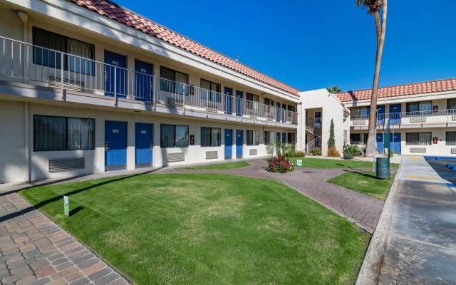 Rodeway Inn & Suites Thousand Palms - Rancho Mirage