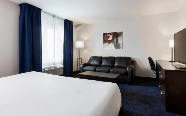 Imperia Hotel and Suites