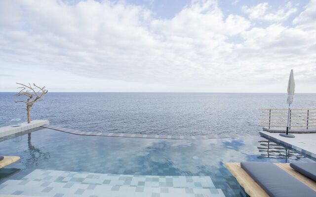 White Exclusive Suite & Villas