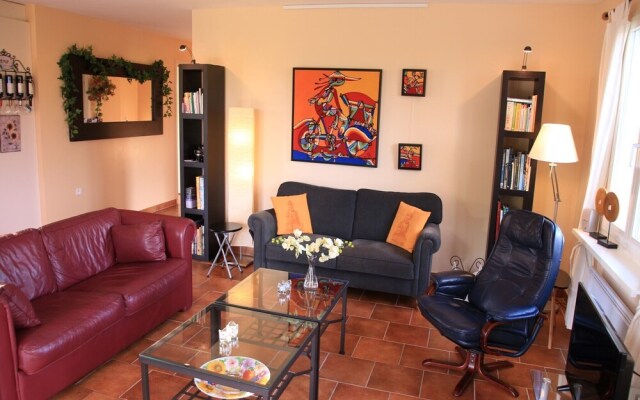 Spaciosu Holiday Home in Sadillac with Swimming Pool