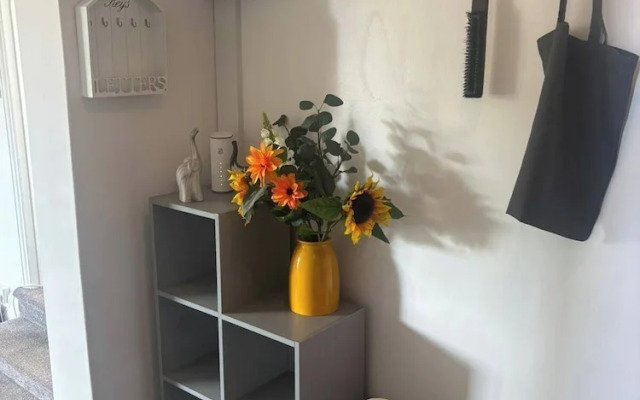 Modern 2-bed Victorian Apartment - Sleeps 6 & Pets