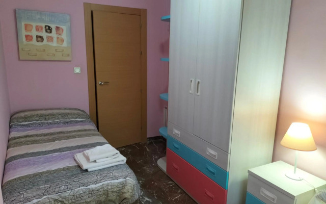 Piso turístico en Granada. Zona Palacio Deportes