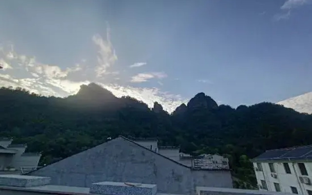 Tinghua B & B