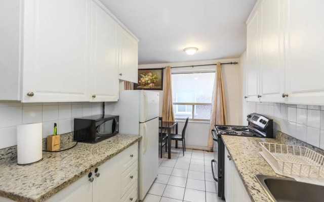 Magnificent Studio at Leaside -10 Mins to Downtown
