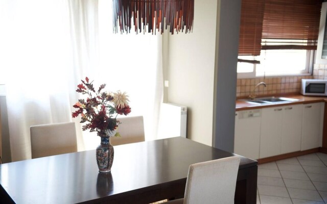 Cosy-relaxing Flat Very Close to Underground