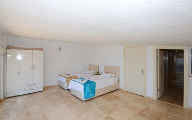 Villa Alfa by Akdenizvillam