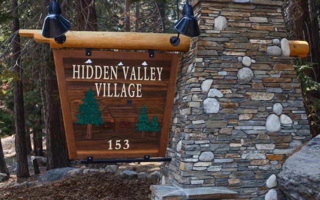 Hidden Valley #027 - Studio w/ Amenities - Walk to Village!