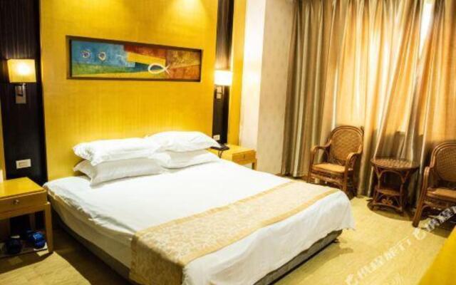 Yarvard Holiday Hotel