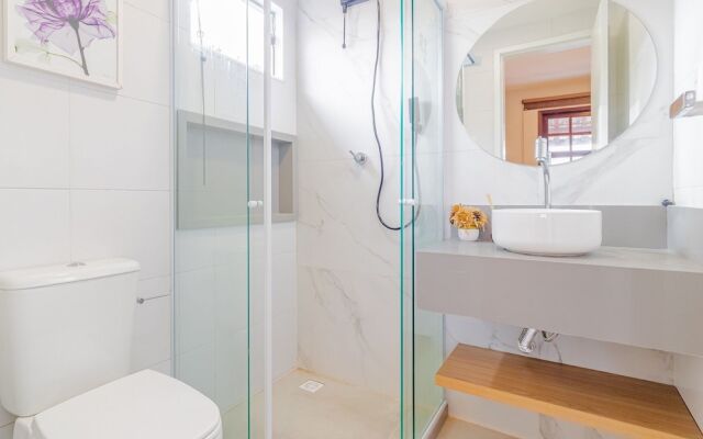 GB77 Ótima Casa 5 Quartos com Piscina