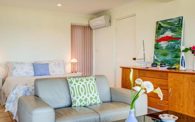 ALEXANDRA SUITE Gerroa 4pm Check Out Sundays