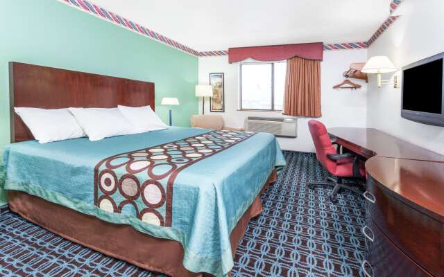 Super 8 by Wyndham Sterling Heights/Detroit Area