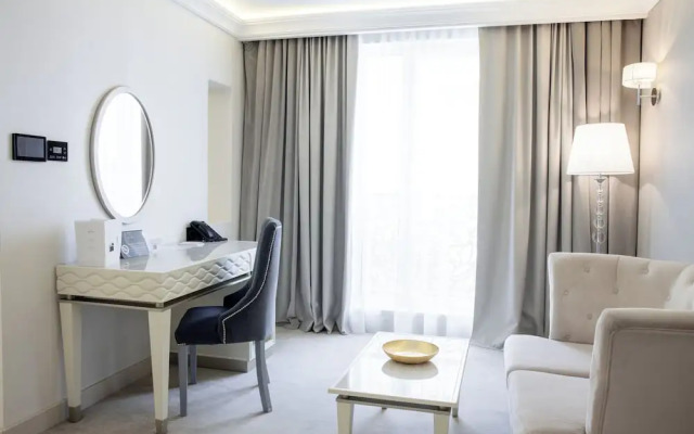 Tresor Le Palais Timisoara, Curio Collection By Hilton