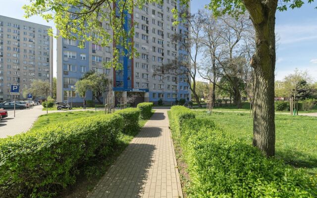 Poznan Apartment With 2 Desks by Renters
