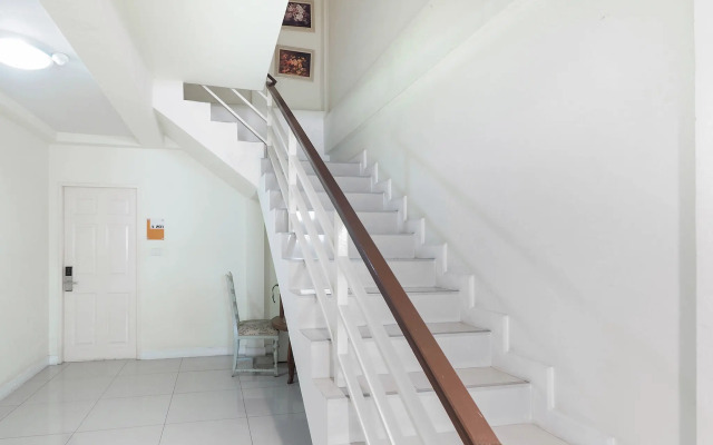 OYO 995 Blue Cafe Apartment