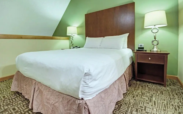 Mountain Side Hotel Whistler by Executive