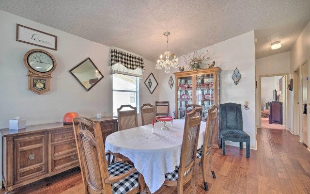 Lady Lake House w/ Lanai & Community Pool!