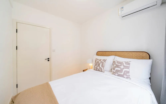 Tyms Stylish 3BR 2BA Apt Xujiahui Shops