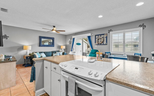 Colony Beach Club 210