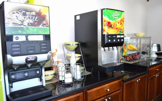 Quality Inn Coralville - Iowa River Landing