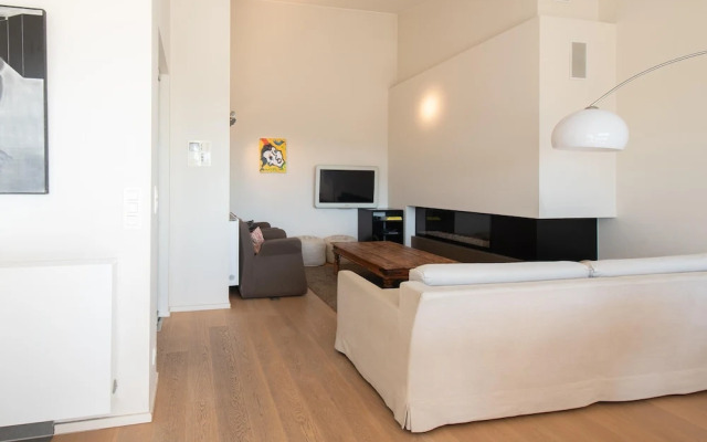 Central Flat With Sunny Terrace