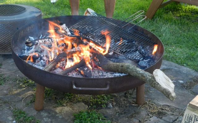 Cosy 5m Bell Tent Glamping in Rural Herefordshire