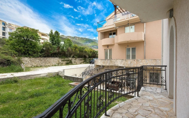 Adriatic Hill Apartments