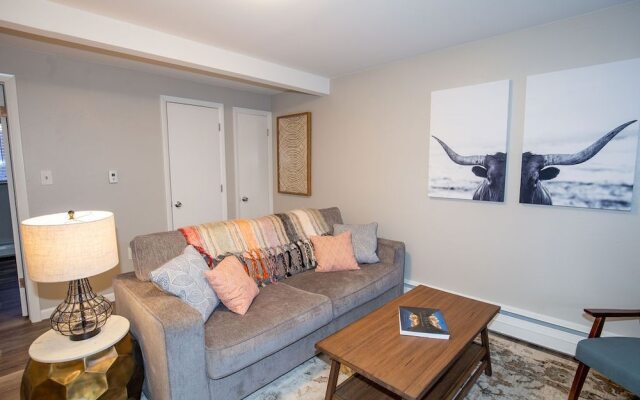 Hip & Urban Condo Near the Heart of Old Town